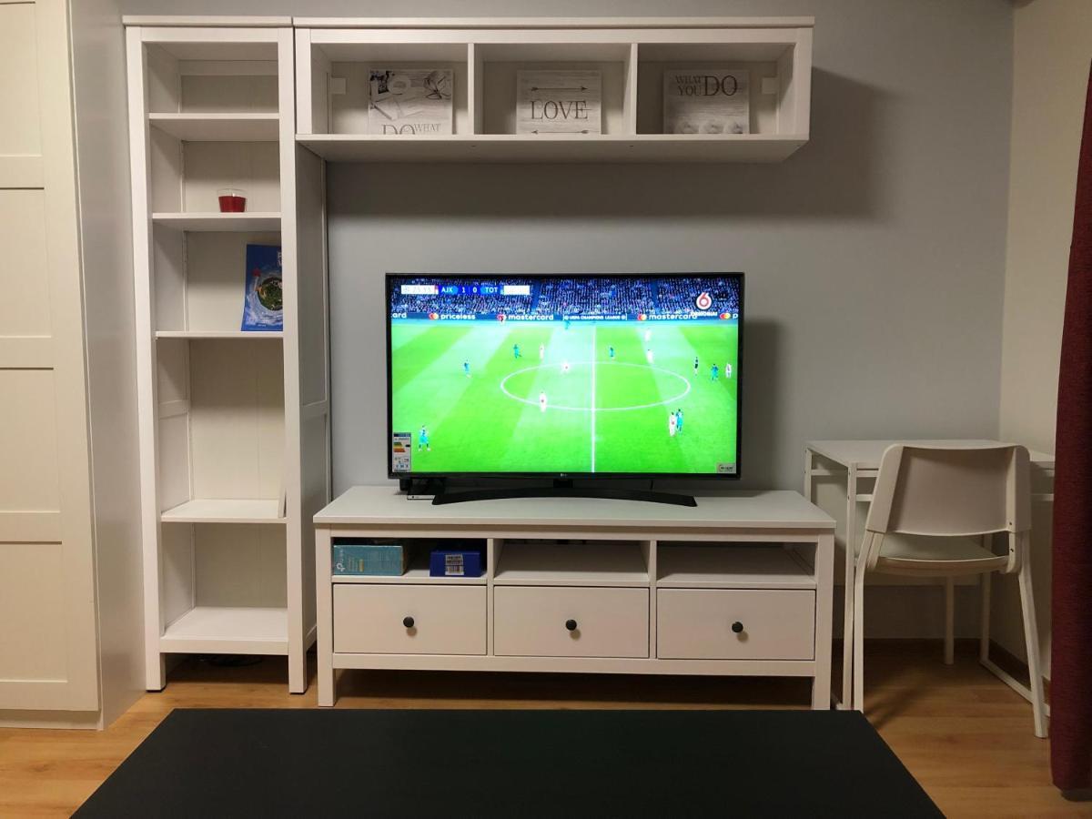 Your Home - Central Studio Apartment, Balcony, Parking & Self Check-In Вильнюс Экстерьер фото
